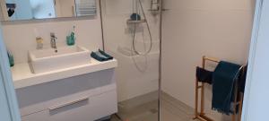 NEPITA- Vue mer- piscine en résidence de standing- clim-Wifi