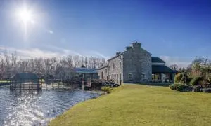 Borwick Lakes Holiday Caravan (Partial Lake View) - Borwick