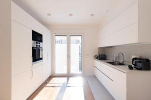 Wonderful Central Athens 2 Bedroom 2 Bath Sleeps 8