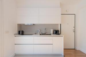 Wonderful Central Athens 2 Bedroom 2 Bath Sleeps 8