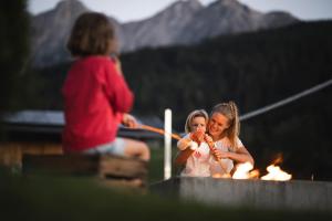 Aparthotel Familiaris - Family Apartments - Pools & Spa in Dolomites