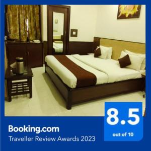 Hotel Holiday Comfort - 800 mts from Jallianwala Bagh