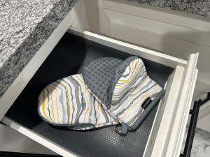 Cozy Getaway with King bed & 70inTV