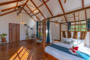 StayVista at Cicada Chikmagalur 2BHK Breakfast Included with Amazing View