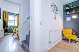NEW! Stylish 2-bed home, in Chester by 53 Degrees Property, Ideal for Long Stays, Great location - Sleeps 6
