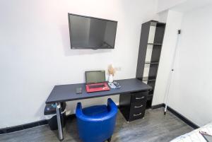 STAY SA Equipped Studios in Guest House next to UOB and QE!