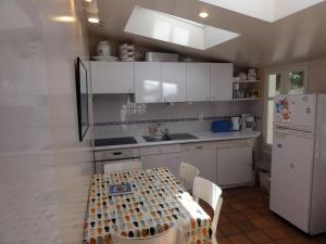 Maison familiale proche port à Sauzon, WIFI inclus - FR-1-418-11