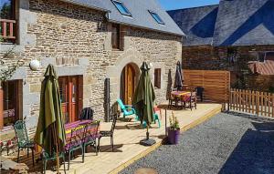 Maisons de vacances Beautiful Home In Sougal With Outdoor Swimming Pool, Heated Swimming Pool And 5 Bedrooms : photos des chambres