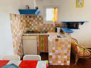 Maisons de vacances Location climatisee, piscine, animaux acceptes, jardin cloture, parking, provence , wifi : photos des chambres