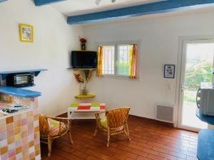 Maisons de vacances Location climatisee, piscine, animaux acceptes, jardin cloture, parking, provence , wifi : photos des chambres
