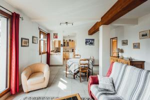 Maisons de vacances Spacious apartment with garage and balcony overlooking the mountains : photos des chambres