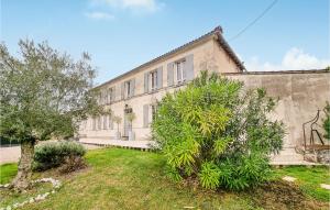 Maisons de vacances Awesome Home In Arthenac With Wifi : photos des chambres
