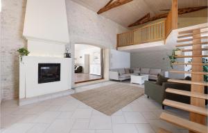 Maisons de vacances Beautiful Home In Arthenac With Wifi, Heated Swimming Pool And Swimming Pool : photos des chambres