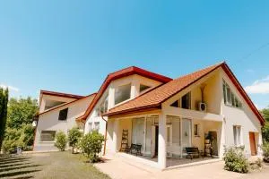 BUCIUM CLUB VILA 1 - Măcăreşti