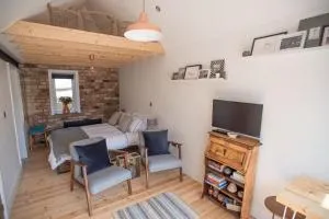 Cwtch, cozy studio, private, separate entrance. - Sully