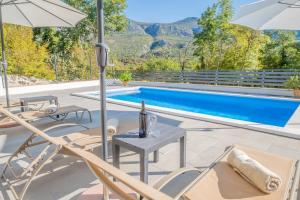 Amazing 4 bedroom villa with Swimming pool and WIFI, family frendly 