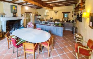 Maisons de vacances Amazing Home In Geay With Outdoor Swimming Pool, Swimming Pool And Private Swimming Pool : photos des chambres