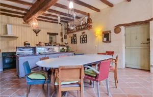 Maisons de vacances Amazing Home In Geay With Outdoor Swimming Pool, Swimming Pool And Private Swimming Pool : photos des chambres