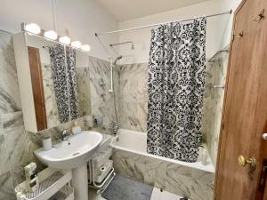 Avenue Q, Beach Apartment in Luz