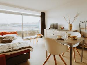 Studio Seastar with balcony by Interhome