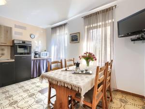 Apartment Dana - UMA151 by Interhome