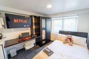 STAY SA Equipped Studios 10 mins from City centre and next to UOB!