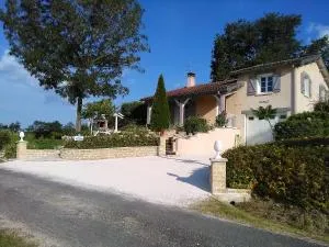 Maison de charme à Lendou-en-Quercy avec vue sur la montagne - 洛泽尔特