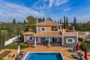 Laura by Algarve Villa Holidays