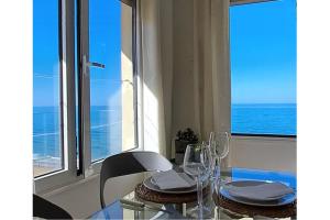 Romántica vista al paseo marítimo de Cádiz