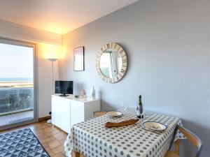 Apartment Le Parc de La Ronceray-5 by Interhome