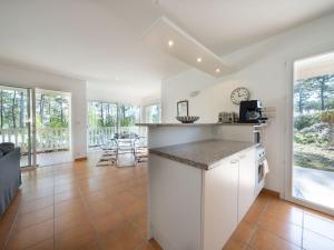 Maisons de vacances Holiday Home Eden Parc by Interhome : photos des chambres