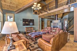 Beautiful Eureka Cabin Rental on Golf Resort!