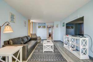 Myrtle Beach Condo with Lazy River Walk to Beach!