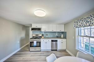 Lovely Rockport Apartment, Walk to Beaches!