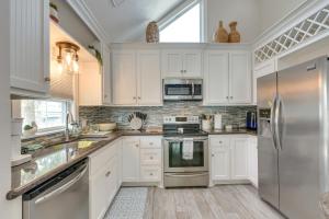 Private Dock and Canal View Home in Jamaica Beach