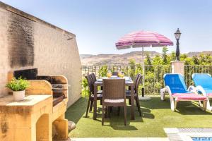 Villa Ta Debora Sleeps 8 with Pool