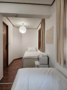 Phòng Cơ bản cho 3 người với phòng tắm dùng chung (Basic Triple Room with Shared Bathroom)