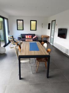 maison moderne à la campagne