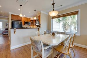 Condo with 2 Decks - Steps to Wrightsville Beach!