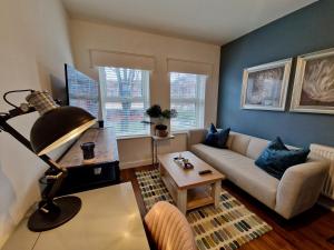 Trendy Luxury Serviced Apartment next to City Centre with Free Parking - Contractors & Relocators