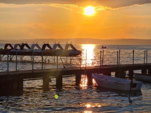 EDA Beach Galerius Apartman