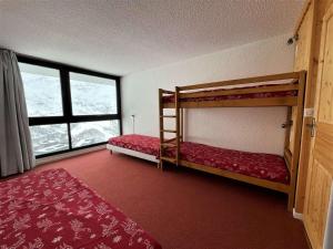 Appartement rénové 8 pers, pied des pistes, Les Menuires, balcon sud, services dispo - FR-1-452-171