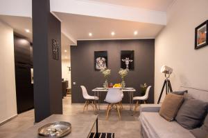 15 minutes from Acropolis apartment