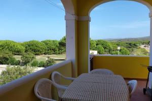 Ampio trilocale climatizzato in Villaggio con piscina estiva 400m dal mare in Gallura