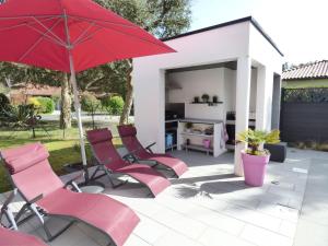 VILLA LUCIA, moderne avec piscine tempérée, ping pong, proche plage à Vieux-Boucau