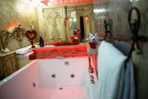 Gold luxury suite home roma