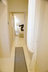 White Florence Suite