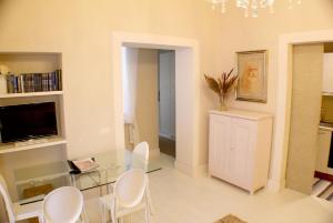 White Florence Suite