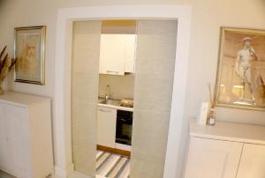 White Florence Suite