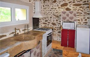 Appartements Awesome Home In Balansun With Outdoor Swimming Pool : photos des chambres